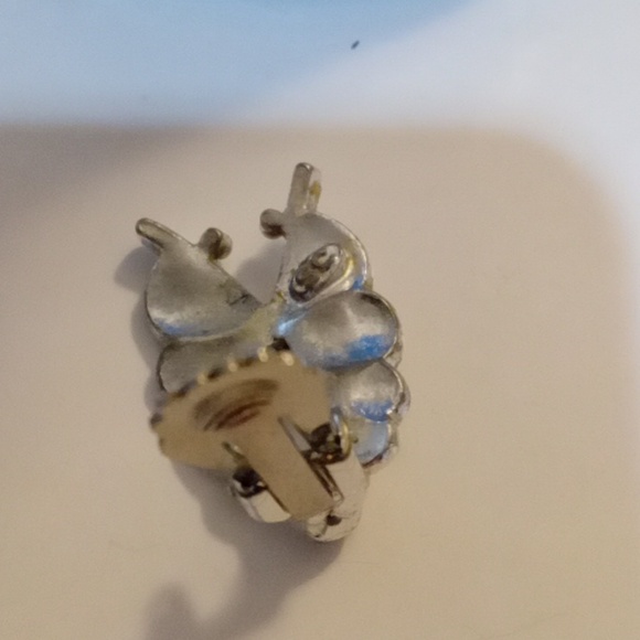 Sarah Coventry Silvertone Clip On Earrings Ribbon With Wings - Picture 6 of 6